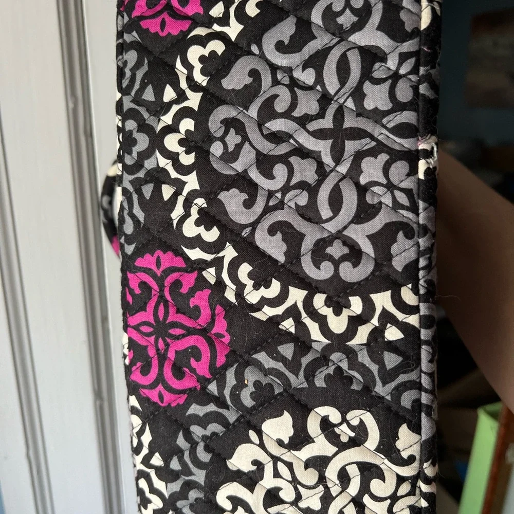 New Vera Bradley shoulder Tote black, white and pink circle pattern - Picture 5 of 6